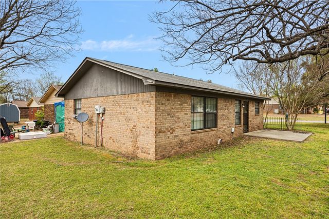1306 E M Street, Russellville, AR 72801
