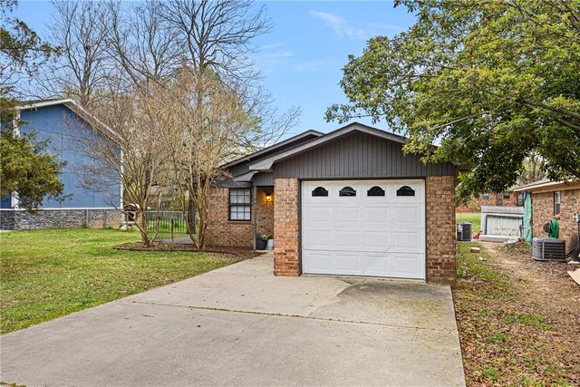 1306 E M Street, Russellville, AR 72801