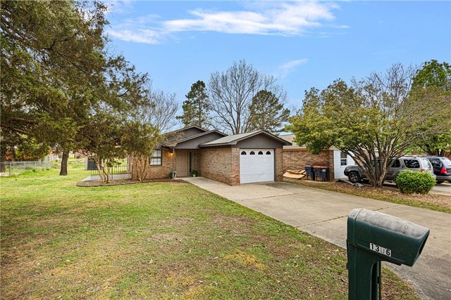 1306 E M Street, Russellville, AR 72801