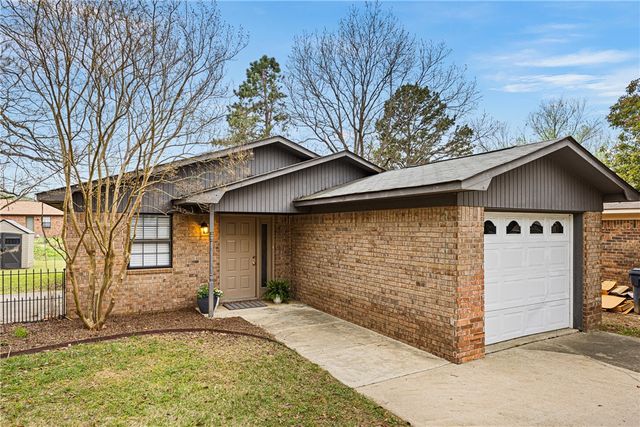 1306 E M Street, Russellville, AR 72801