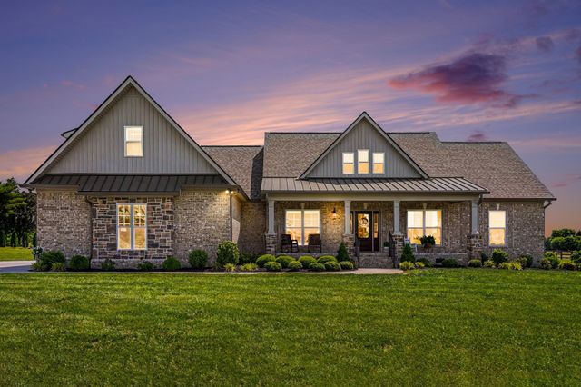 8002 Traditions Ln, Columbia, TN 38401