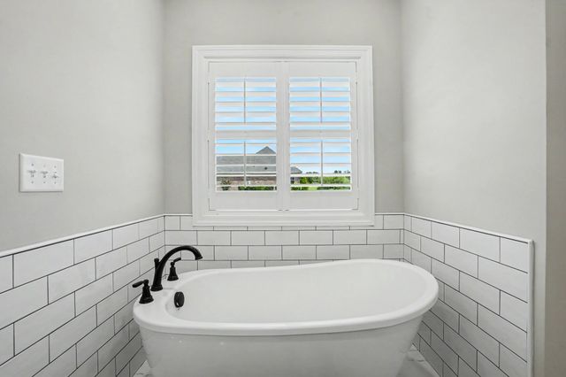 8002 Traditions Ln, Columbia, TN 38401