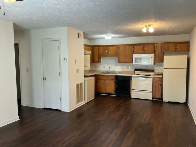 3247 Tower Dr Apt D, Clarksville, TN 37042
