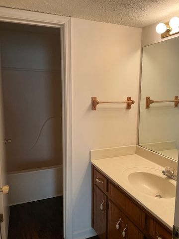 3247 Tower Dr Apt D, Clarksville, TN 37042
