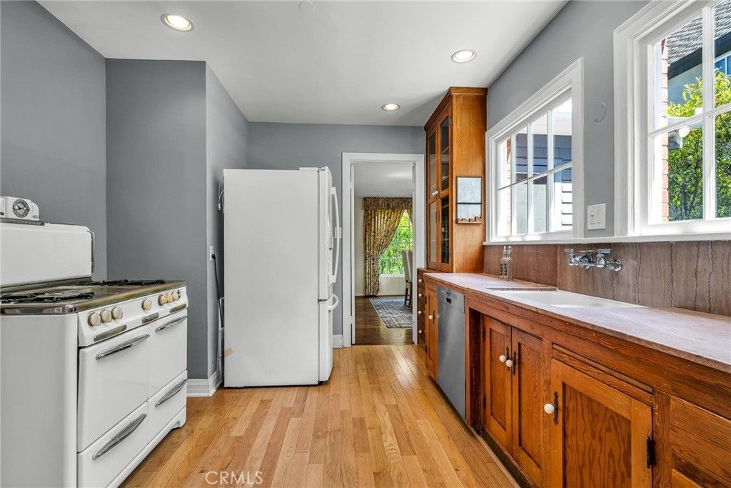 Image 12 of property listing at 423 Sycamore, Santa Monica, CA 90402