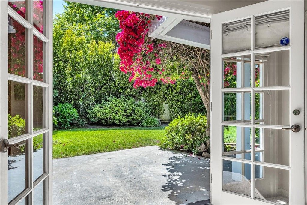 Image 16 of property listing at 423 Sycamore, Santa Monica, CA 90402