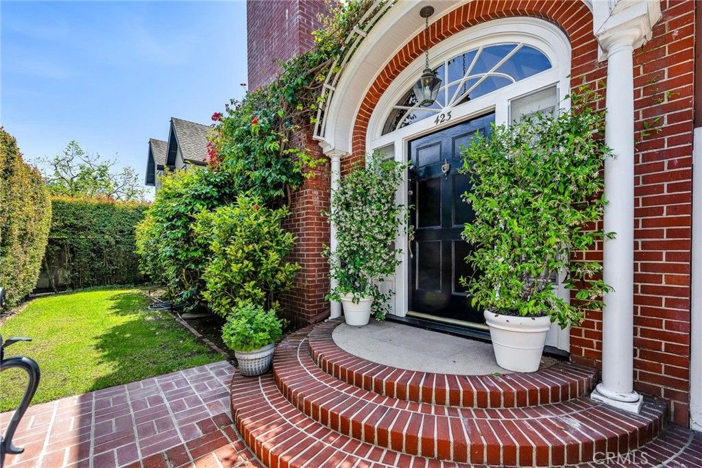 Image 3 of property listing at 423 Sycamore, Santa Monica, CA 90402