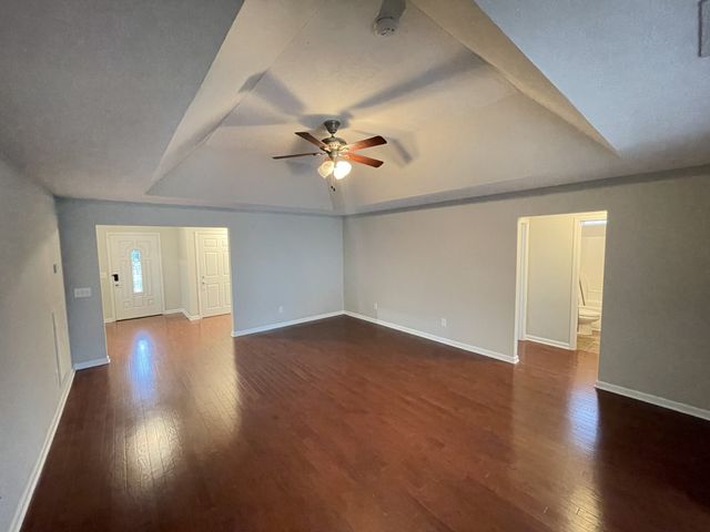 124 Granda Flora Dr, White House, TN 37188