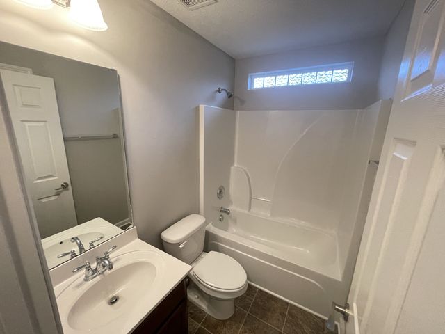124 Granda Flora Dr, White House, TN 37188