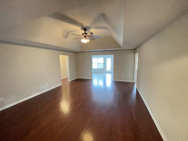 124 Granda Flora Dr, White House, TN 37188
