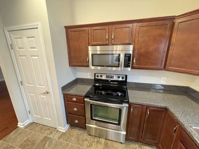 124 Granda Flora Dr, White House, TN 37188