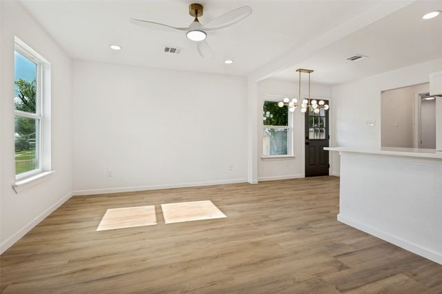 806 10th Street, Grand Prairie, TX 75051