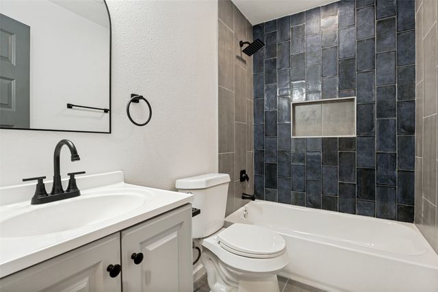 806 10th Street, Grand Prairie, TX 75051