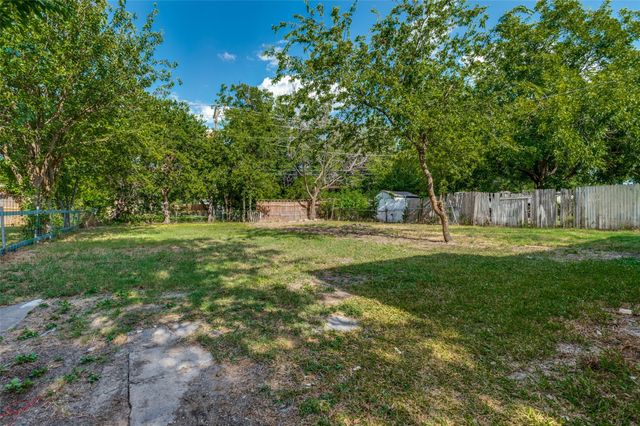 806 10th Street, Grand Prairie, TX 75051