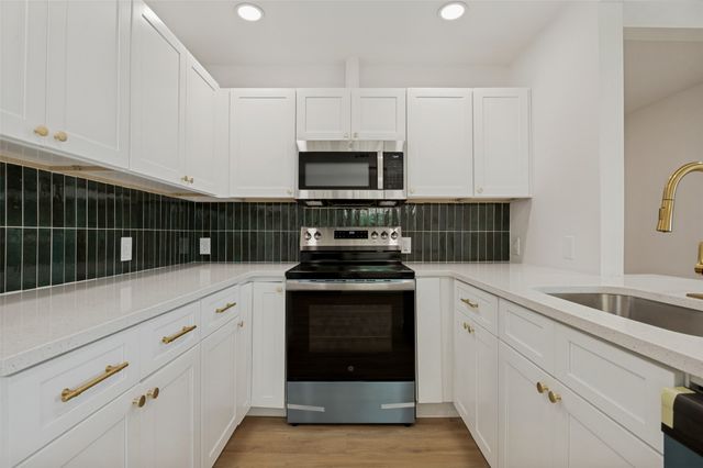 806 10th Street, Grand Prairie, TX 75051
