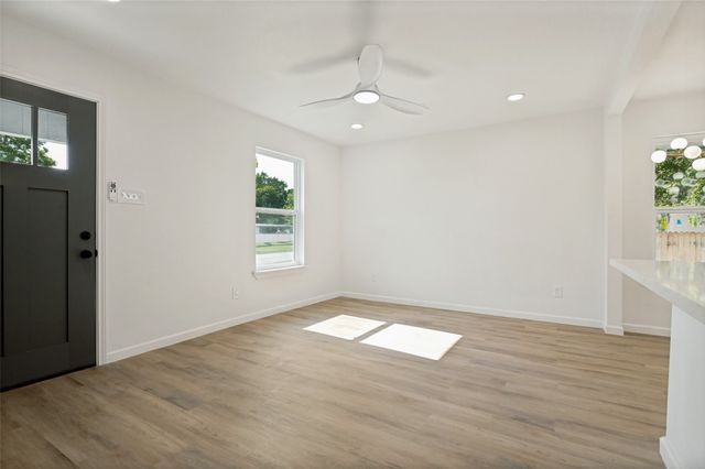 806 10th Street, Grand Prairie, TX 75051