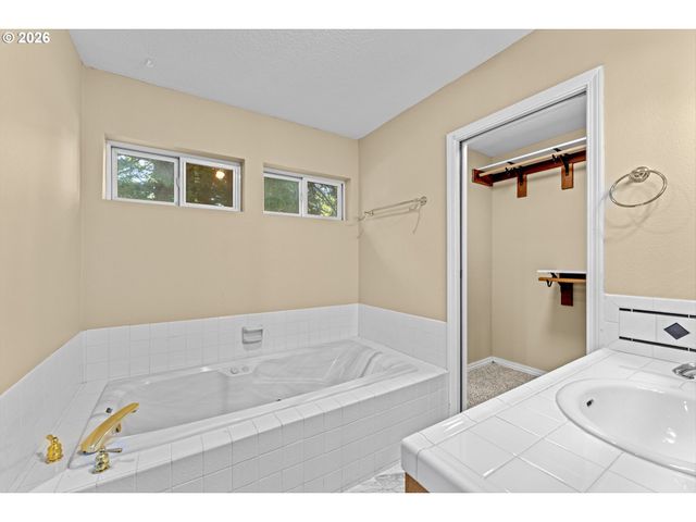 350 Nw RIVERPARK Pl, Canby, OR 97013
