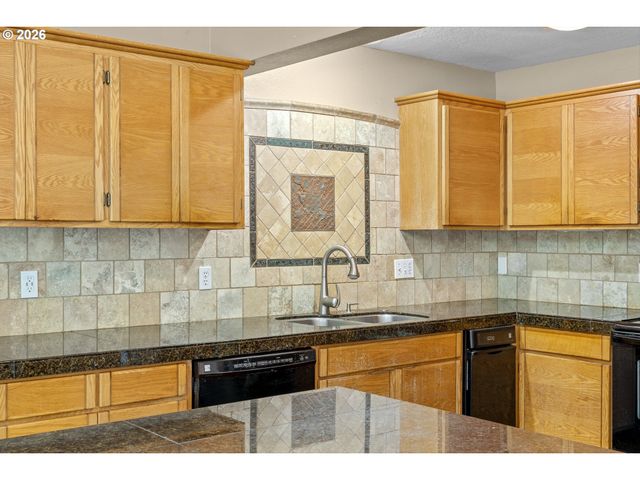 350 Nw RIVERPARK Pl, Canby, OR 97013