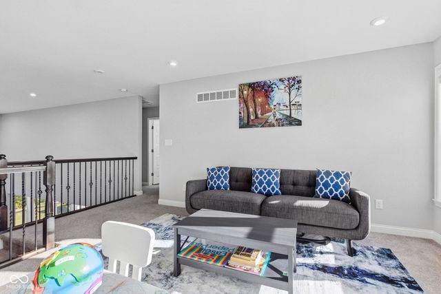 8384 Treeline Lane, Mccordsville, IN 46055