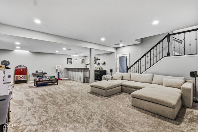 8384 Treeline Lane, Mccordsville, IN 46055