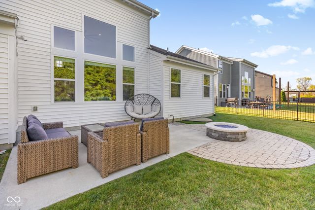 8384 Treeline Lane, Mccordsville, IN 46055