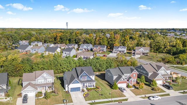 8384 Treeline Lane, Mccordsville, IN 46055