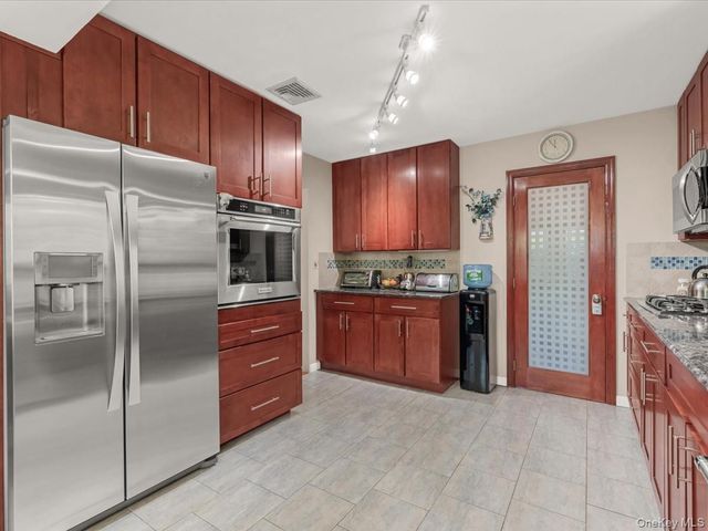 254 Meredith Lane, West Hempstead, NY 11552