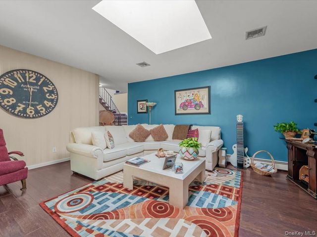 254 Meredith Lane, West Hempstead, NY 11552