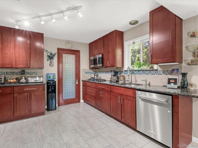 254 Meredith Lane, West Hempstead, NY 11552