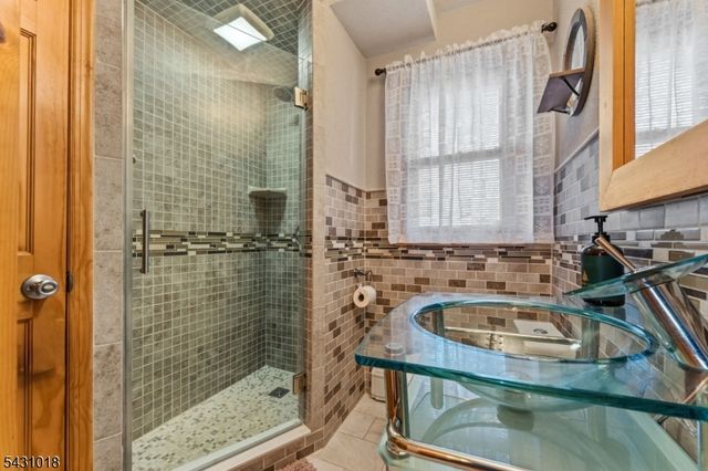 8 Garry St, Manville Boro, NJ 08835