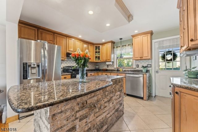 8 Garry St, Manville Boro, NJ 08835