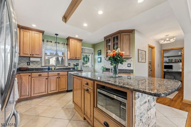8 Garry St, Manville Boro, NJ 08835