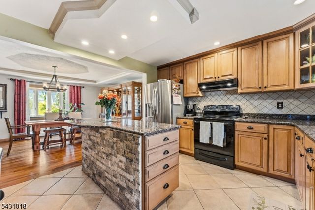 8 Garry St, Manville Boro, NJ 08835