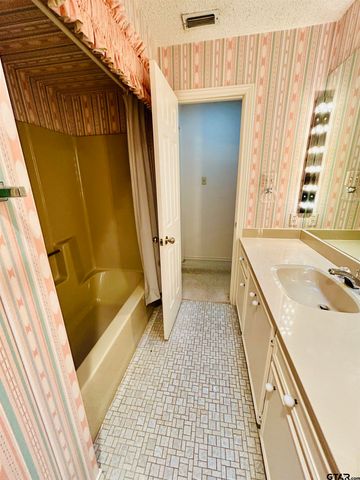 2899 Surrey Lane, Tyler, TX 75705