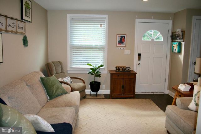 8533 WATER OAK RD, Parkville, MD 21234