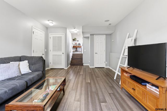 8007 S 158th Street, Omaha, NE 68136