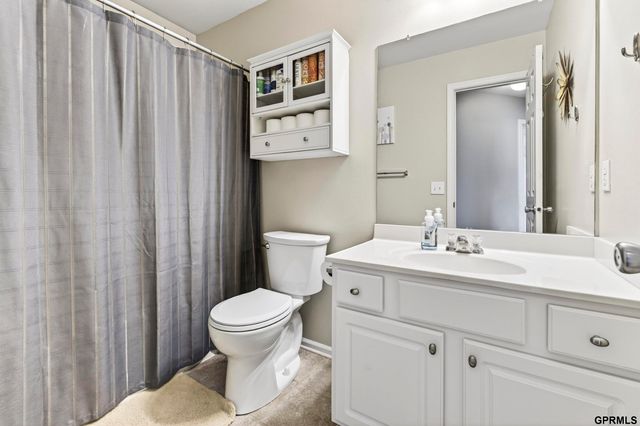 8007 S 158th Street, Omaha, NE 68136