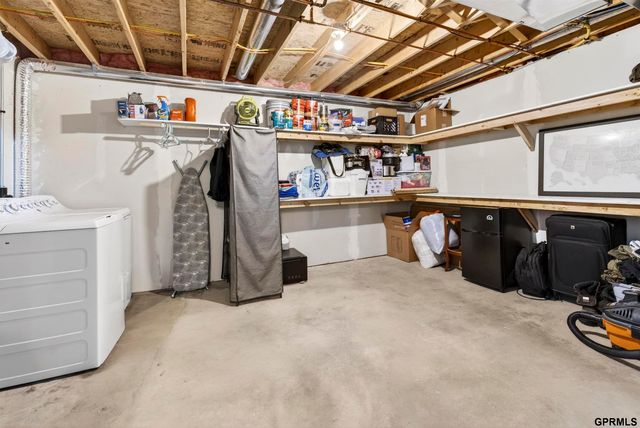 8007 S 158th Street, Omaha, NE 68136