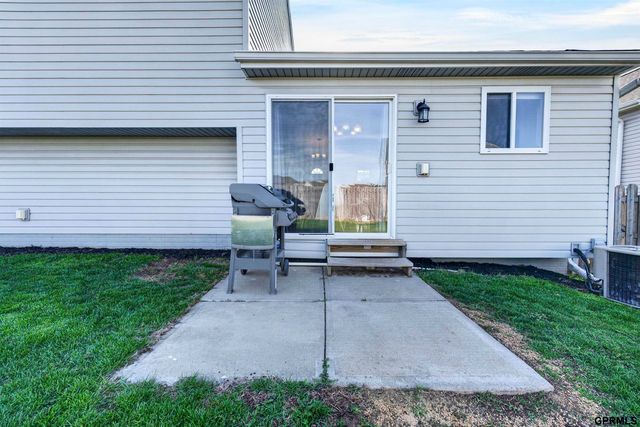 8007 S 158th Street, Omaha, NE 68136
