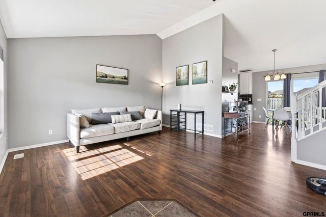 8007 S 158th Street, Omaha, NE 68136