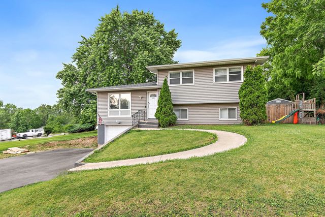 140 Skyline Drive, Carpentersville, IL 60110