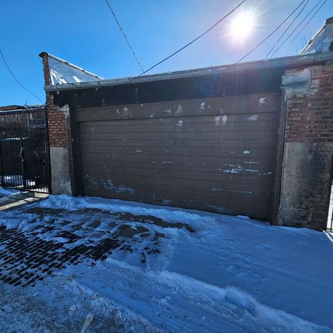 3834 W Monroe Street, Chicago, IL 60624