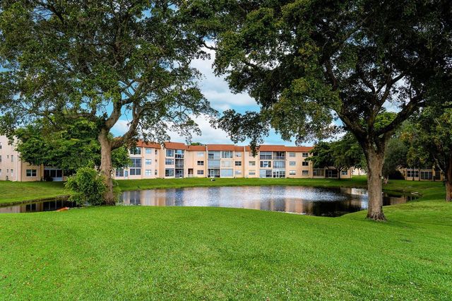 9061 Sunrise Lakes Boulevard 109, Sunrise, FL 33322