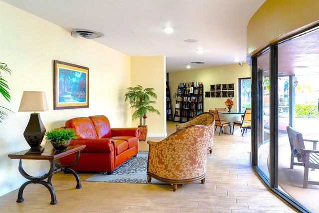 9061 Sunrise Lakes Boulevard 109, Sunrise, FL 33322