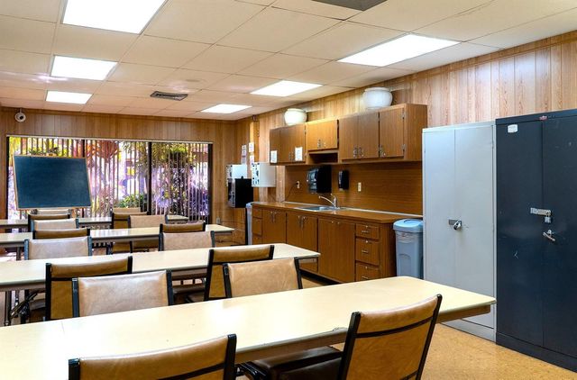 9061 Sunrise Lakes Boulevard 109, Sunrise, FL 33322