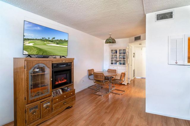 9061 Sunrise Lakes Boulevard 109, Sunrise, FL 33322