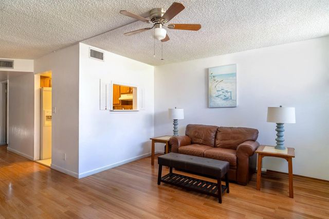 9061 Sunrise Lakes Boulevard 109, Sunrise, FL 33322