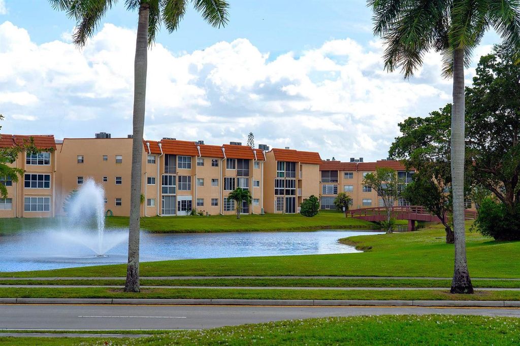 9061 Sunrise Lakes Boulevard 109, Sunrise, FL 33322