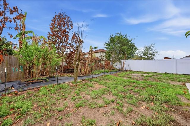 627 WOODLAND CREEK BOULEVARD, Kissimmee, FL 34744