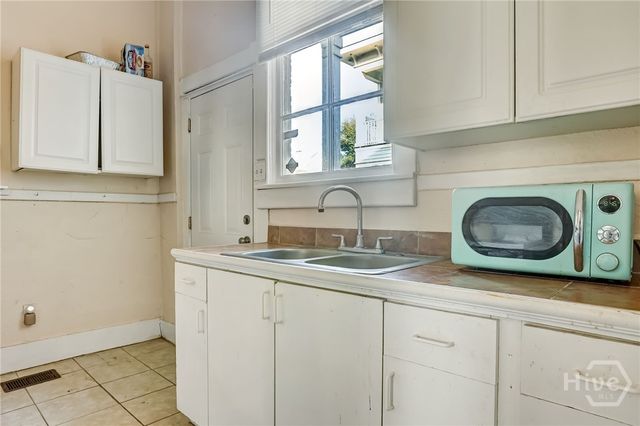 402 E Park 1B, Savannah, GA 31401